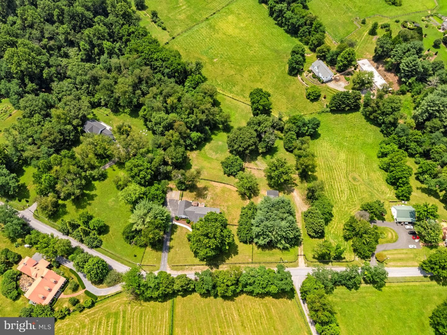 36983 Philomont Road photo 96