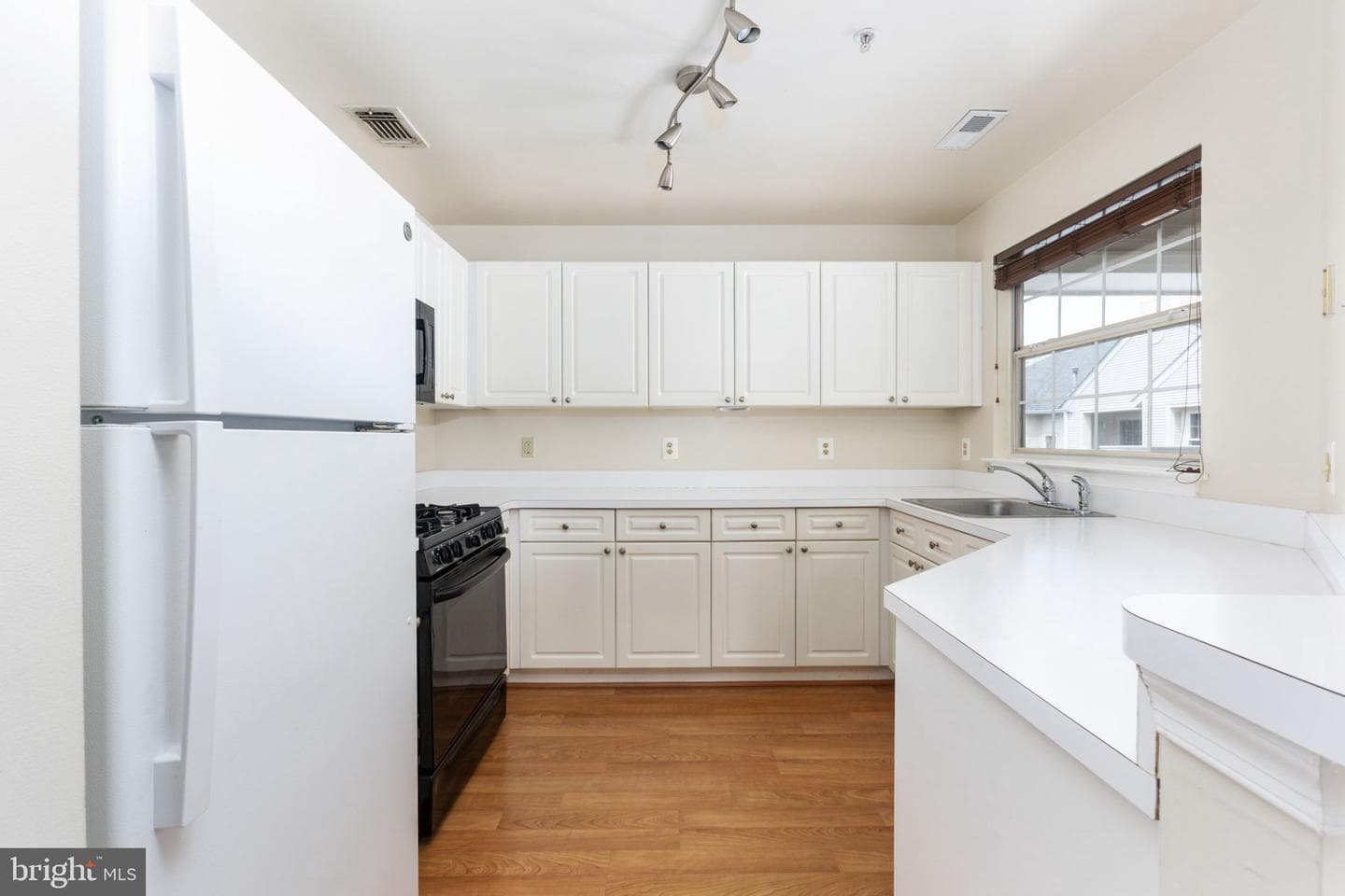 45091 Brae Terrace #203 photo 3