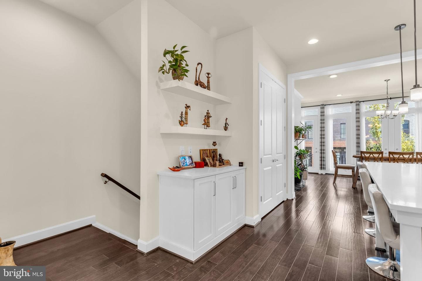 42322 Sillas Square photo 16