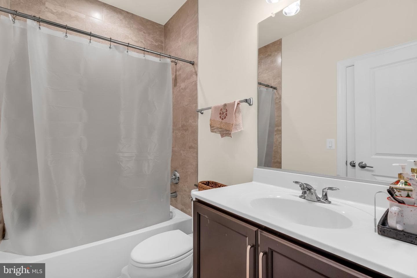 42322 Sillas Square photo 8