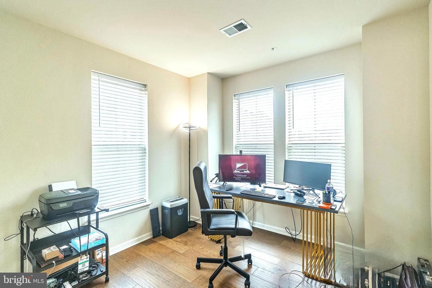 902 California Drive NE photo 22