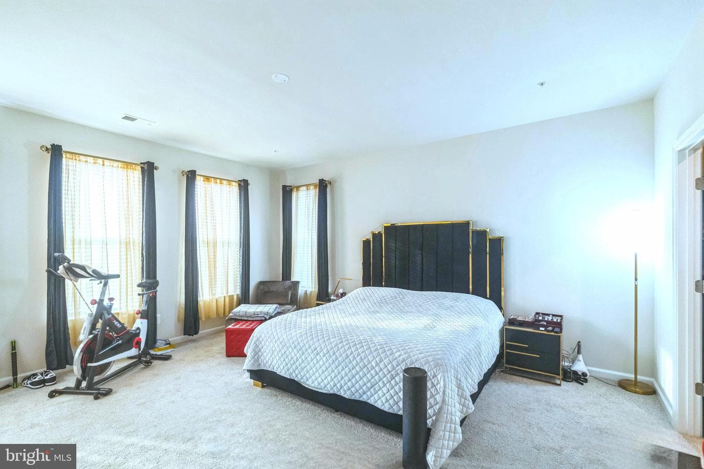 902 California Drive NE photo 27