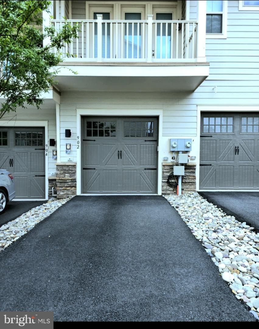 902 California Drive NE photo 9