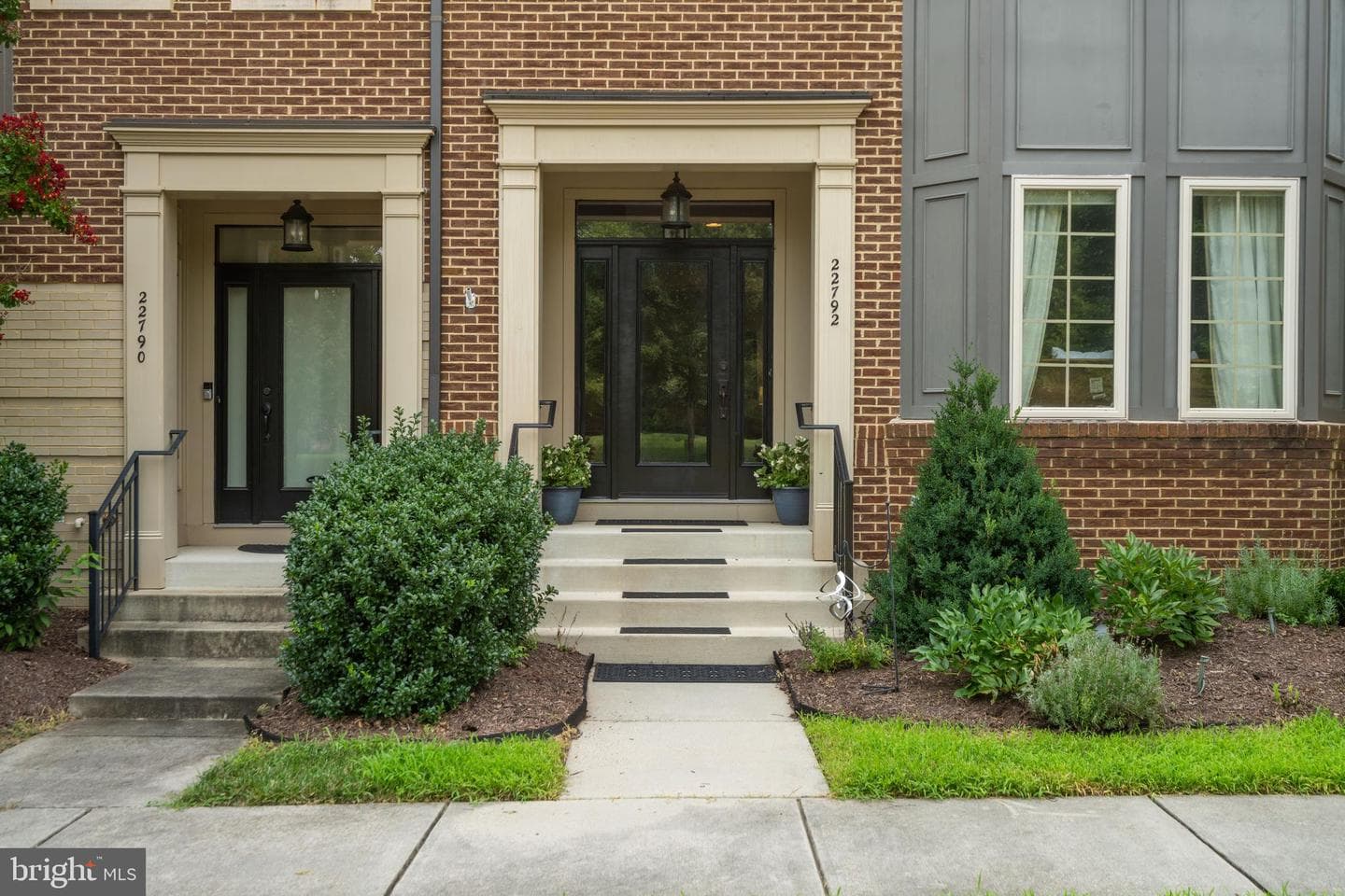 22792 Sagamore Square photo 2
