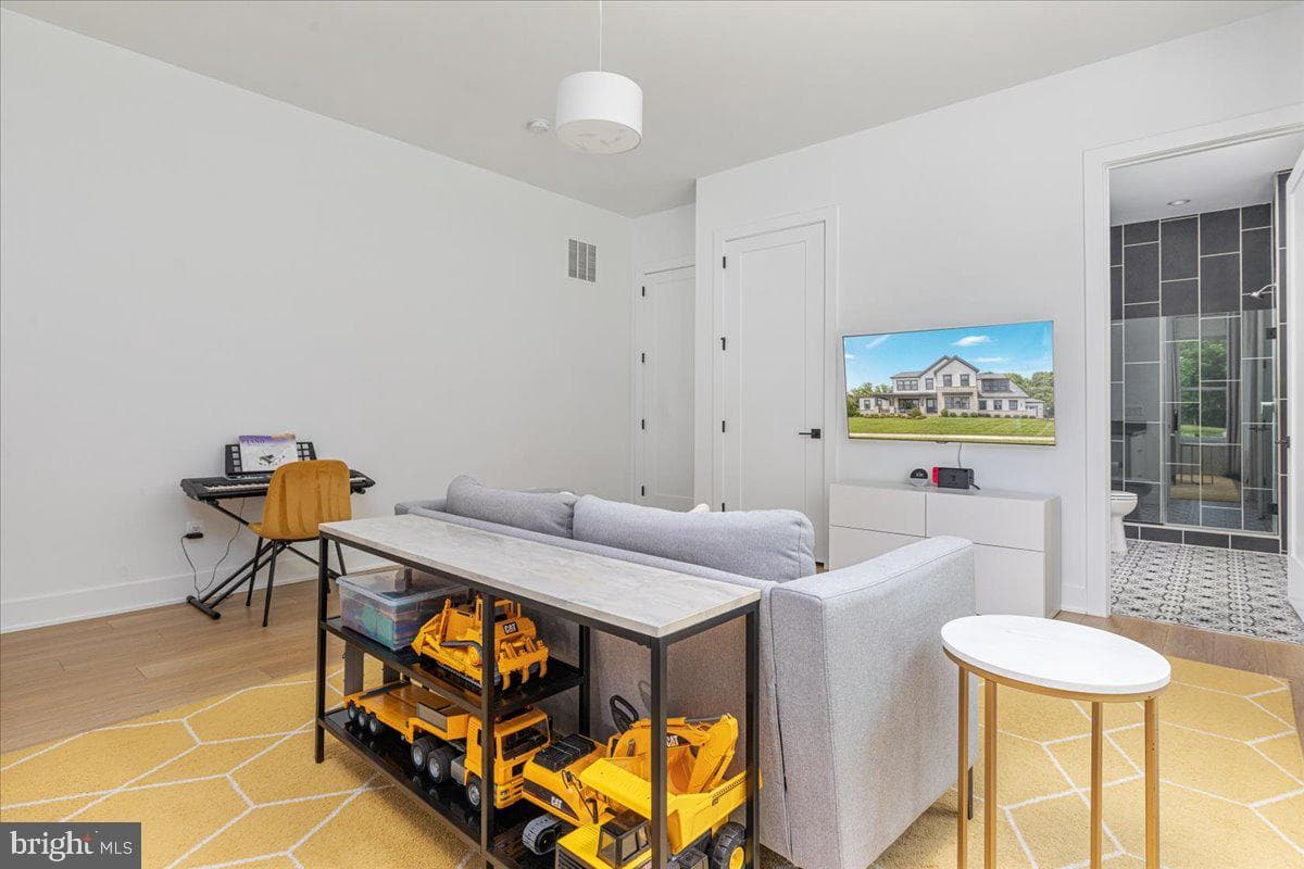 24815 Yellow Poplar Place photo 34