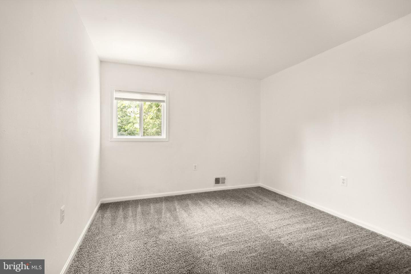 109 Mayfair Drive NE photo 24