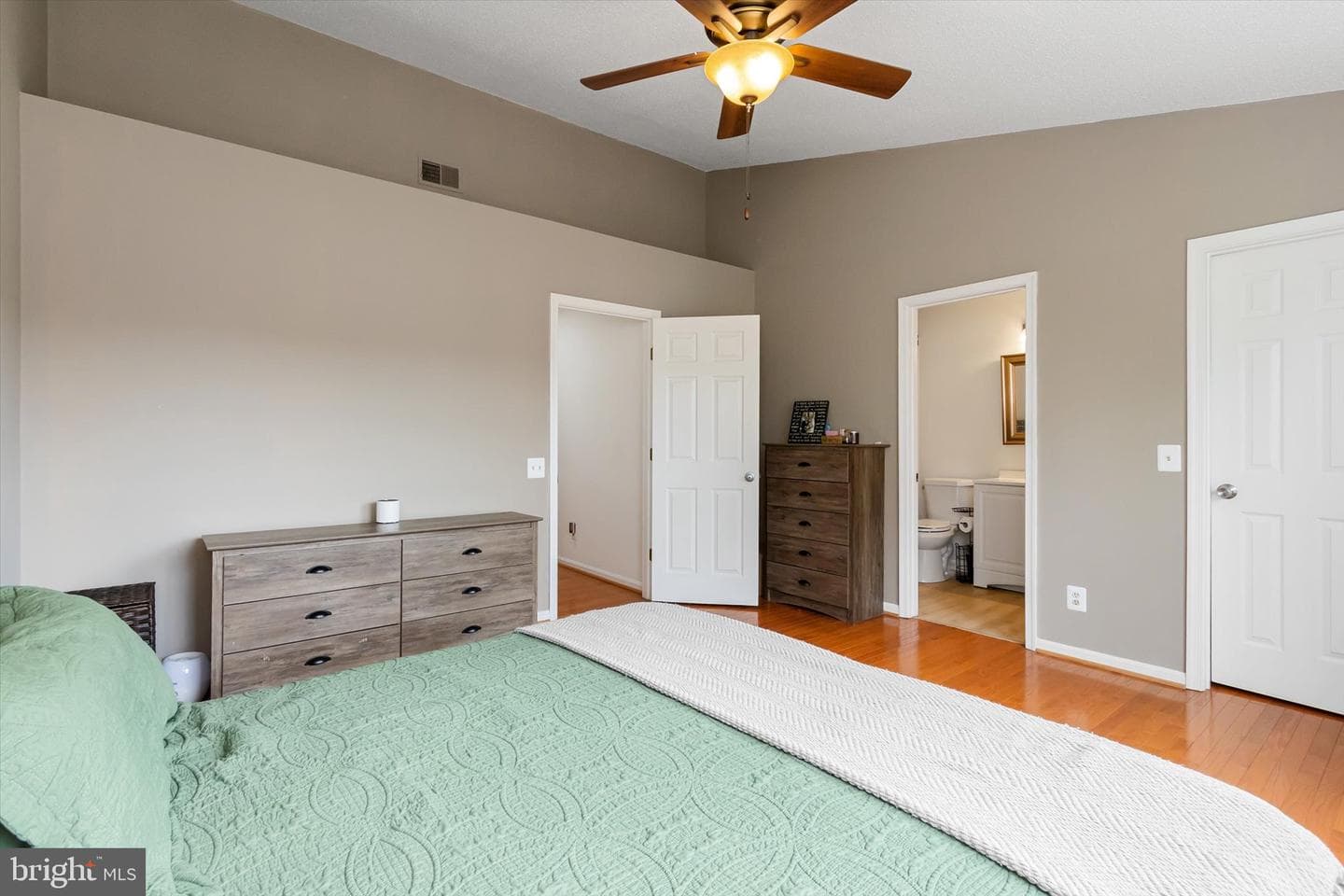528 Jared Square NE photo 26