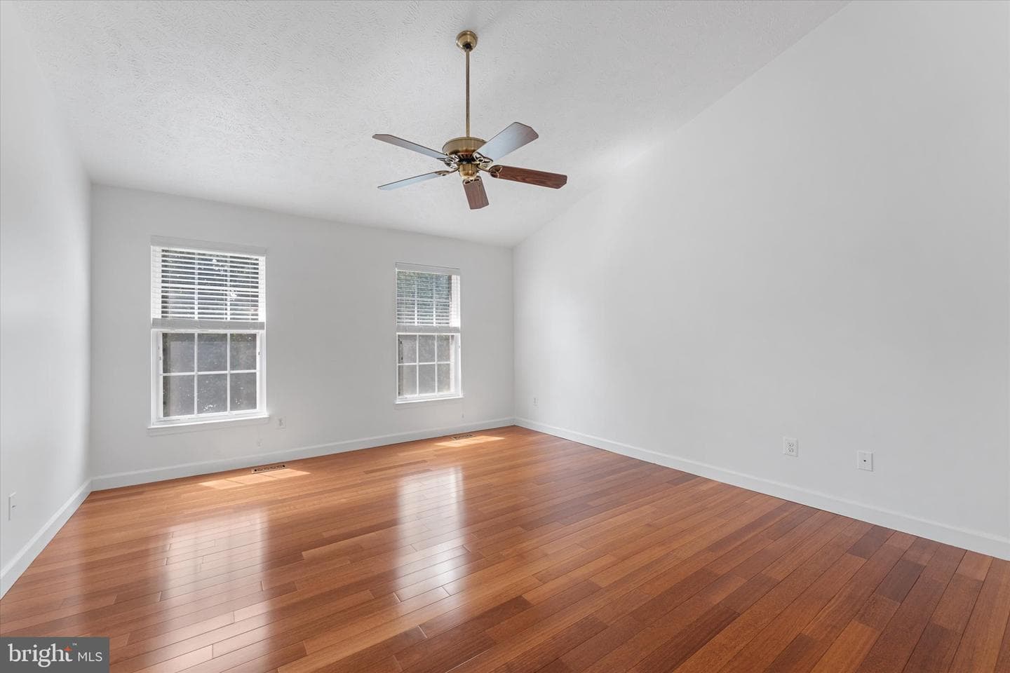 43868 Stronghold Court photo 29