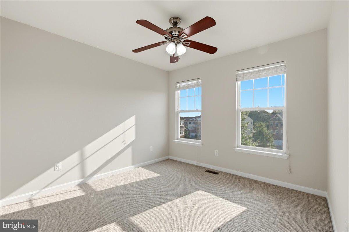 43350 Wayfarer Square photo 17