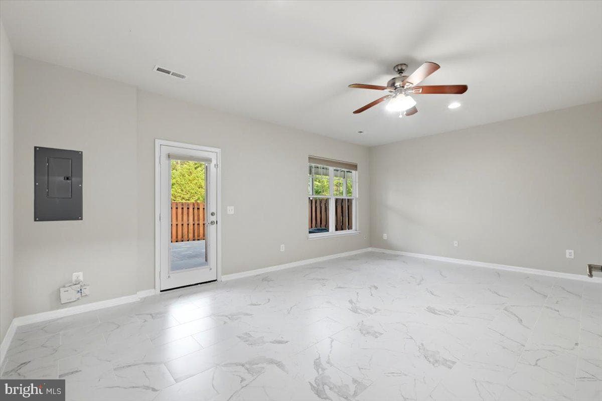 43350 Wayfarer Square photo 27