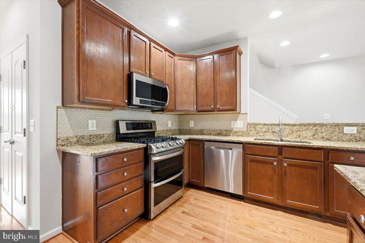 43350 Wayfarer Square photo 6