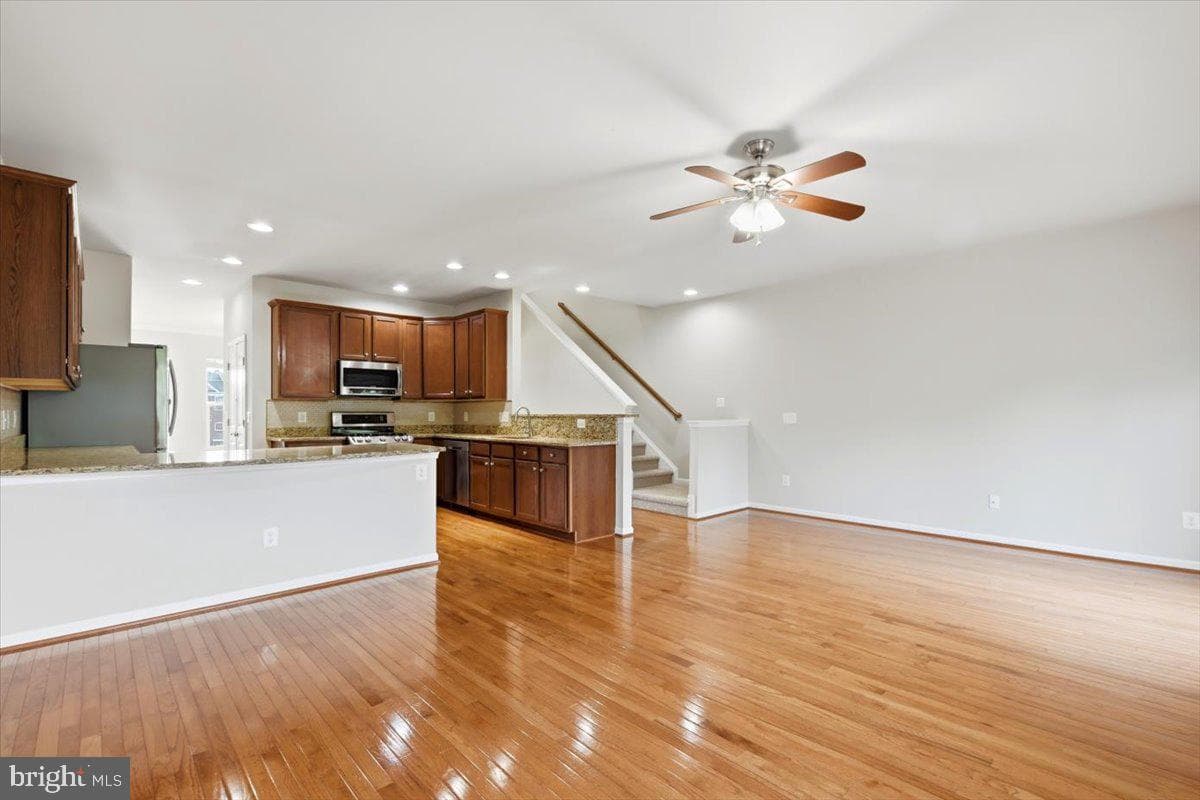 43350 Wayfarer Square photo 9