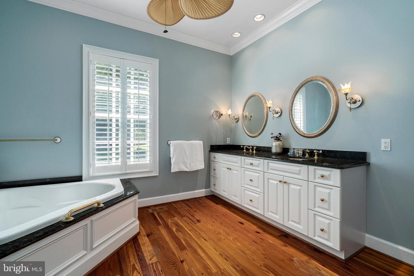 125 Oyster Point photo 31