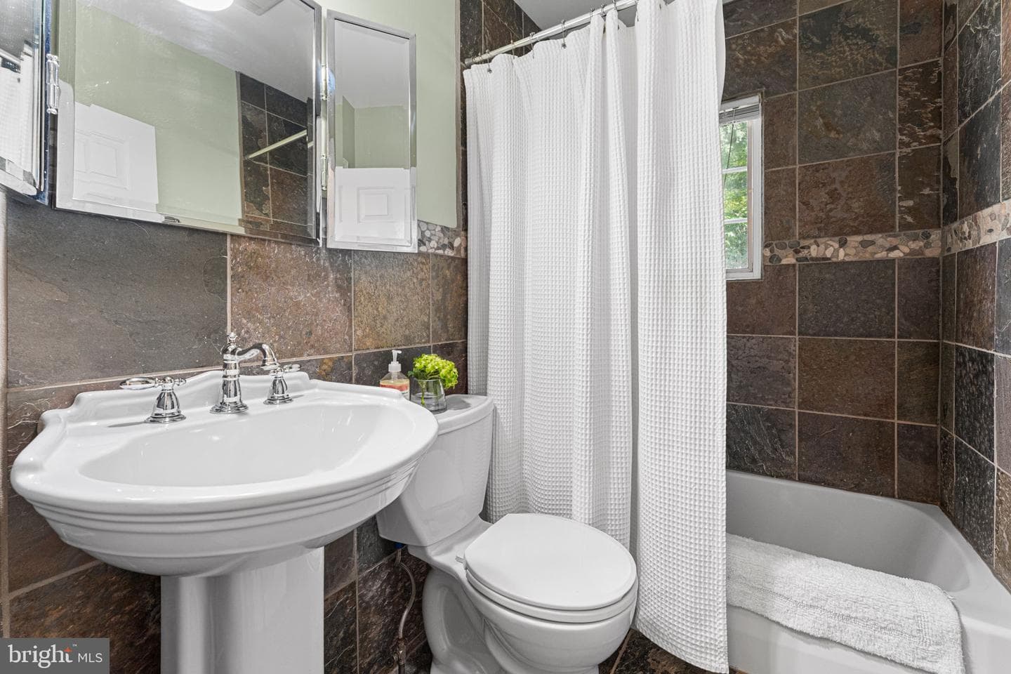 126 Lancaster Road photo 28
