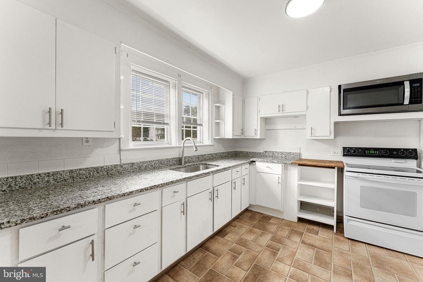1678 Weems Road photo 5