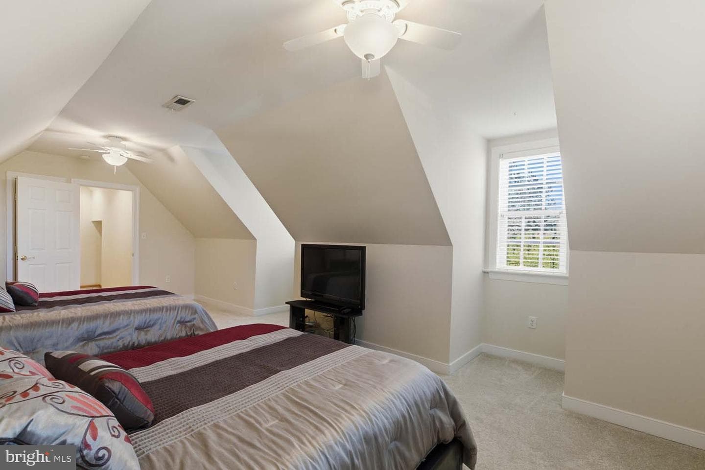 464 Middle Gate photo 32
