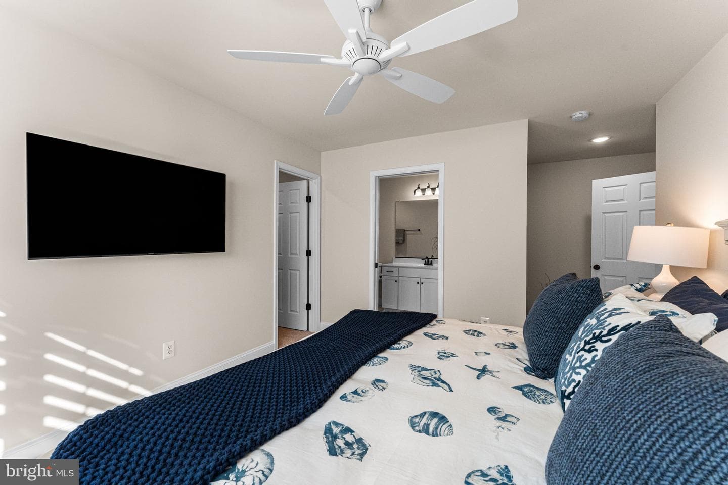 595 Lovers Lane photo 25