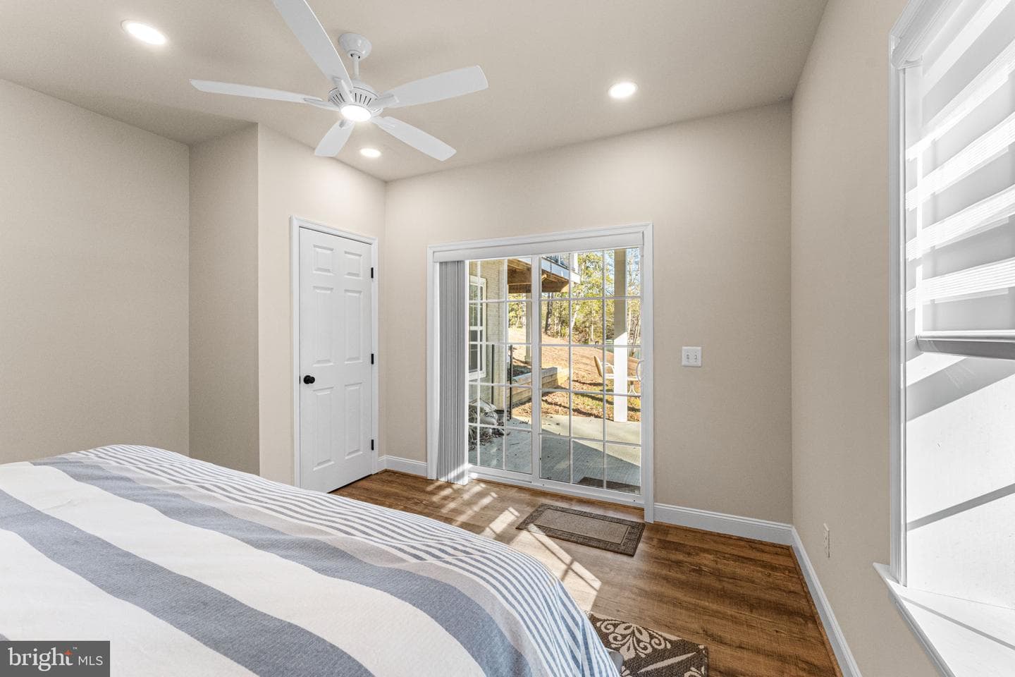 595 Lovers Lane photo 30