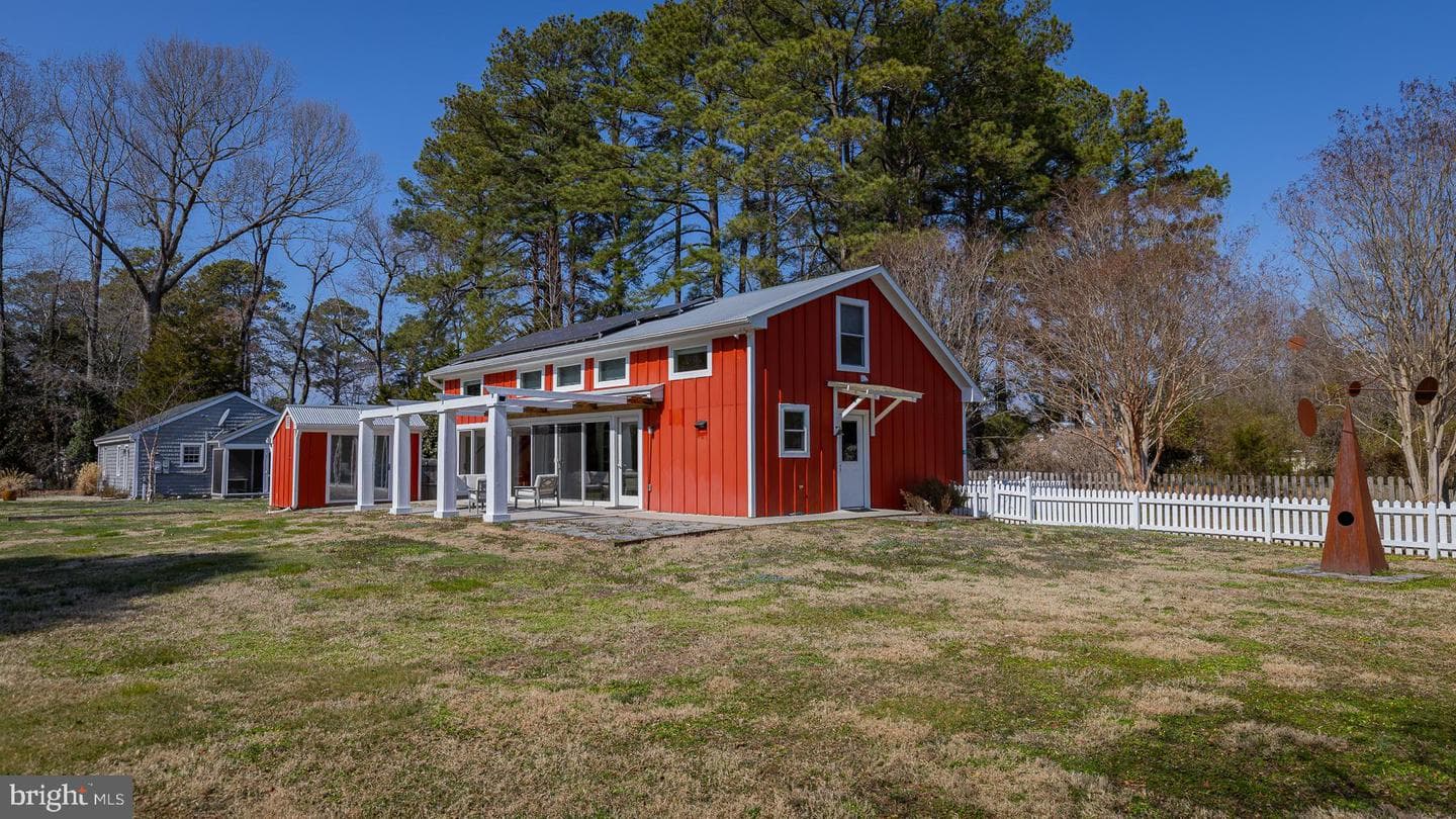 48 Steamboat Rd, Irvington