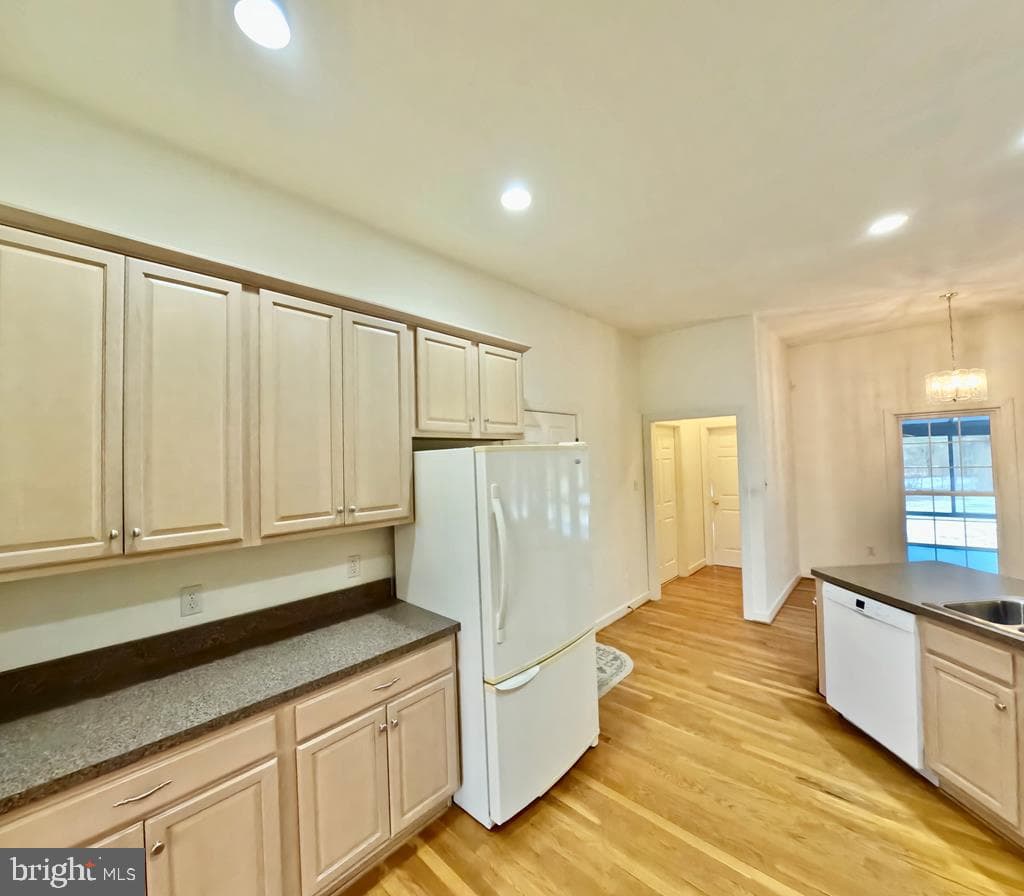147 Sir Guy Drive photo 10