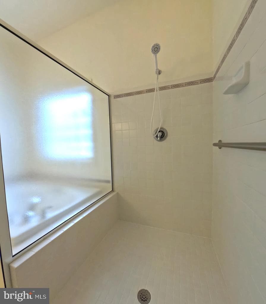 147 Sir Guy Drive photo 27