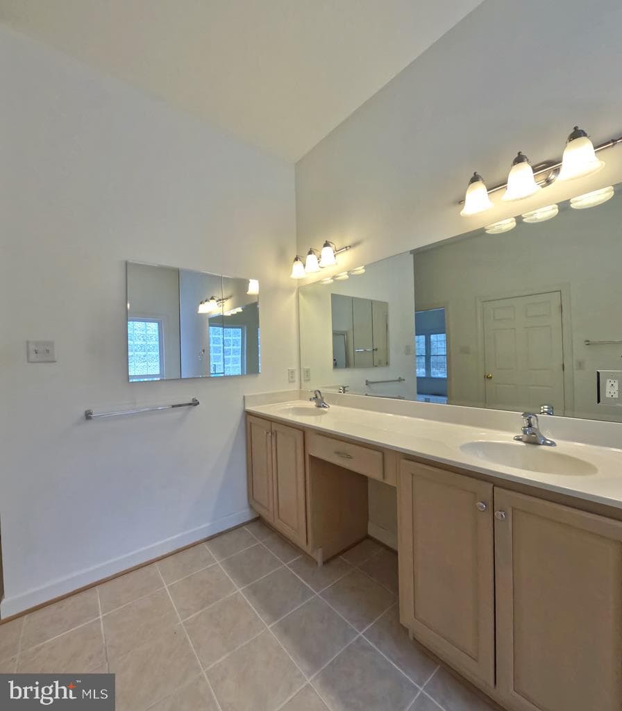 147 Sir Guy Drive photo 28