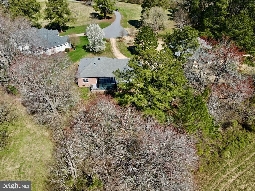 147 Sir Guy Drive photo 33