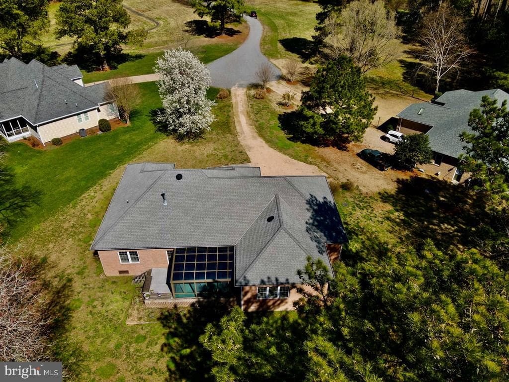 147 Sir Guy Drive photo 35