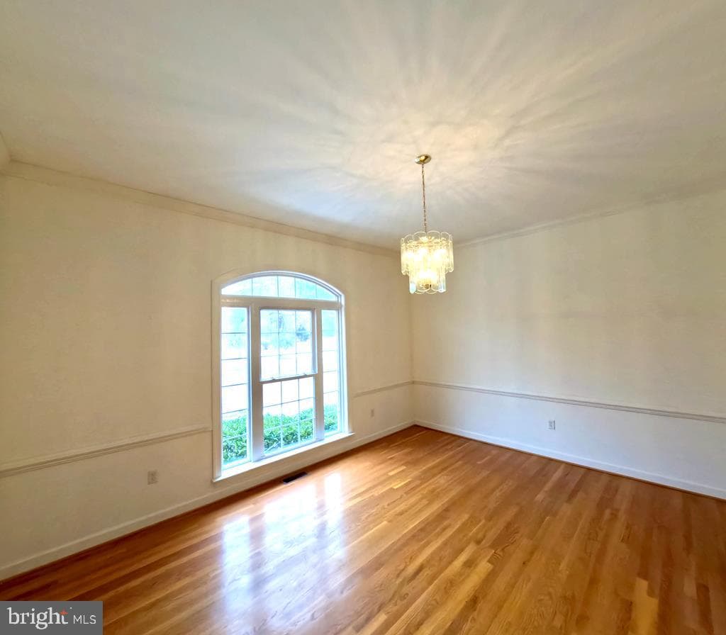 147 Sir Guy Drive photo 8