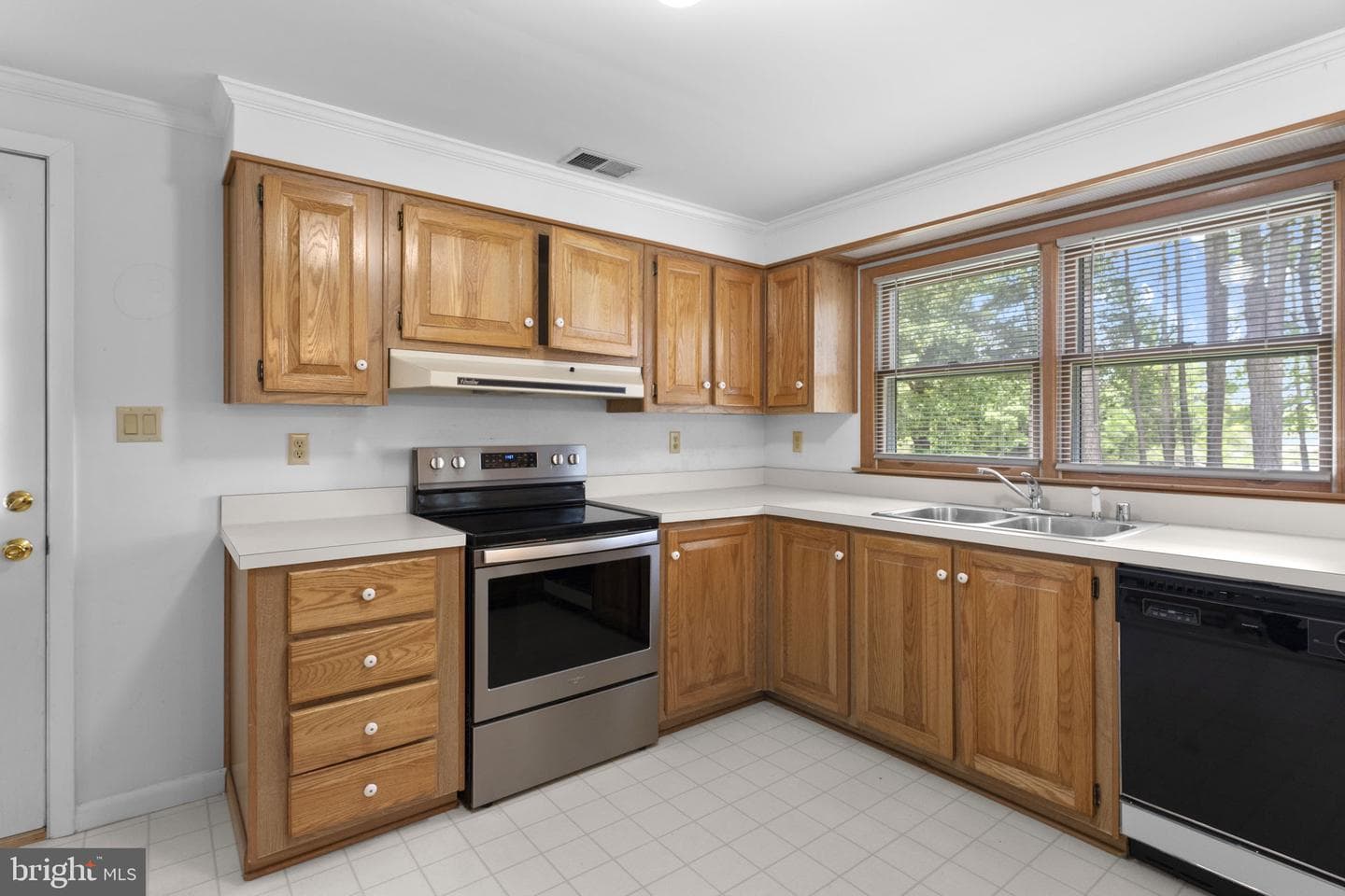 50 Flagstaff Road photo 14