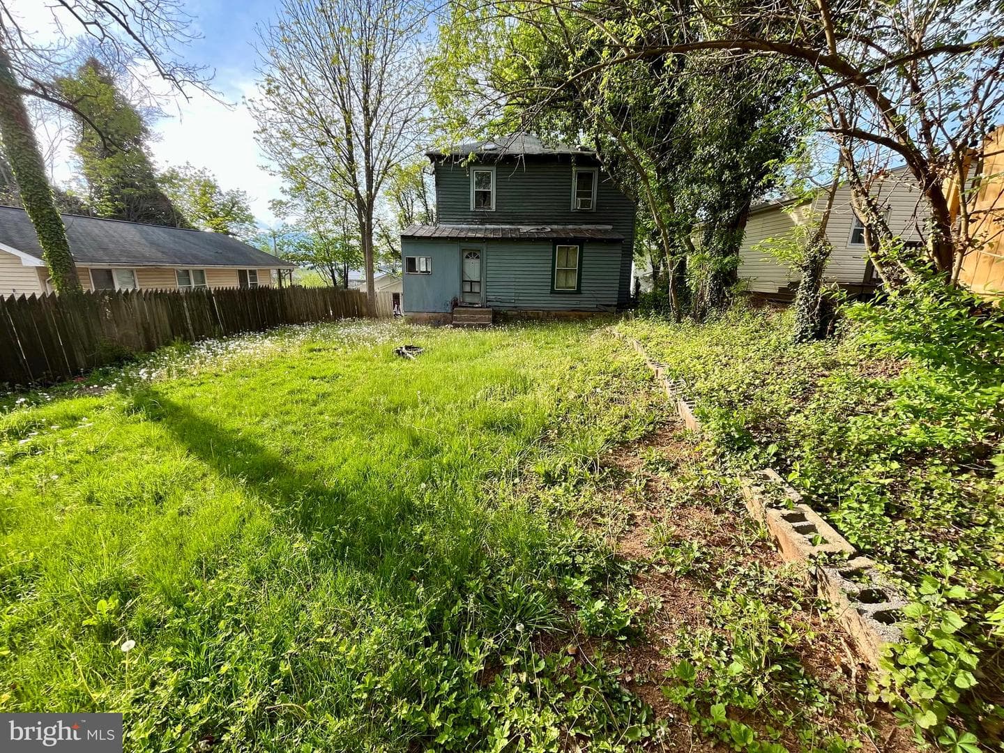 407 Carruthers Street photo 26