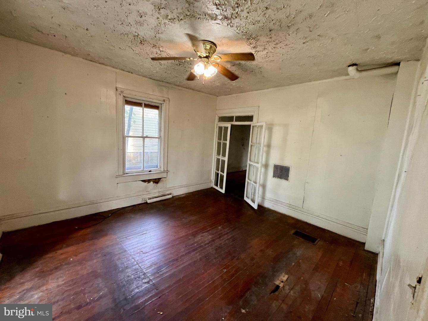 407 Carruthers Street photo 4