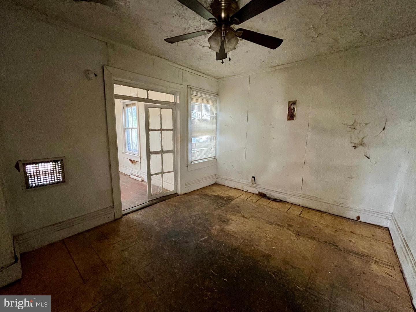 407 Carruthers Street photo 7