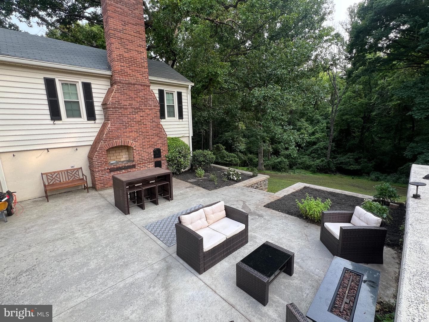 2227 Ridgewood Drive photo 4