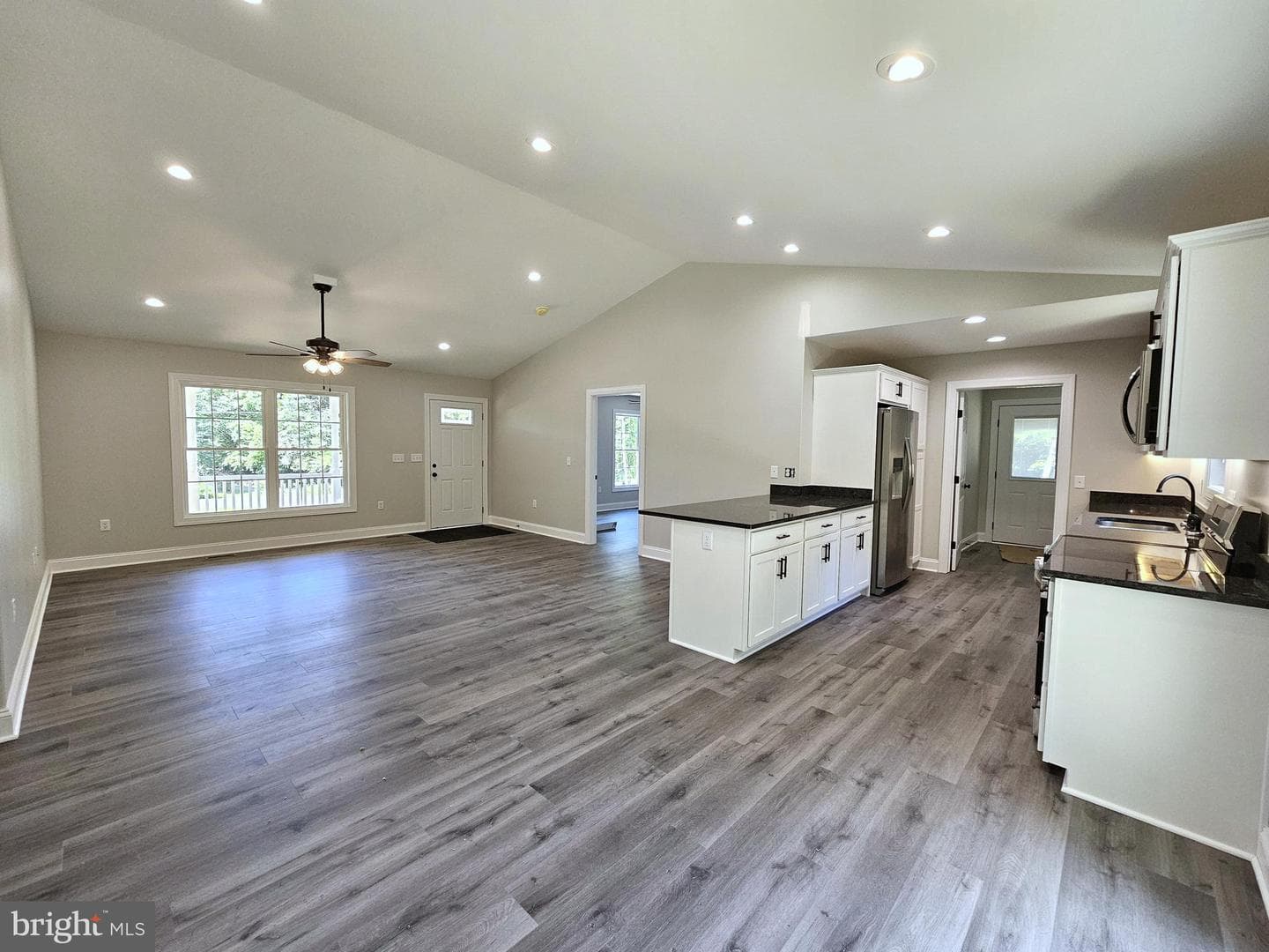 906 George James Loop photo 12