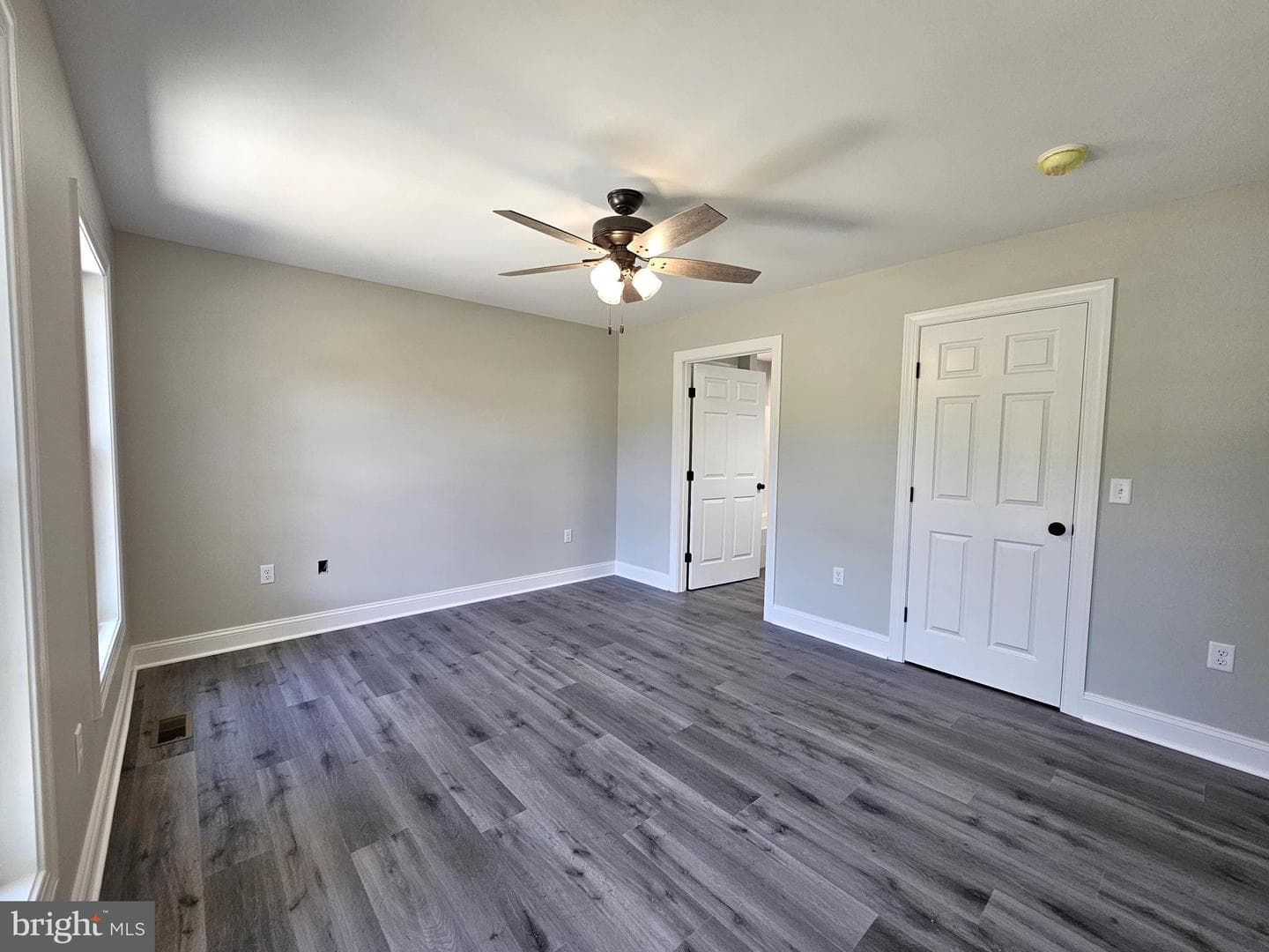 906 George James Loop photo 14