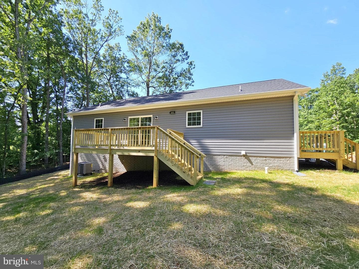906 George James Loop photo 2