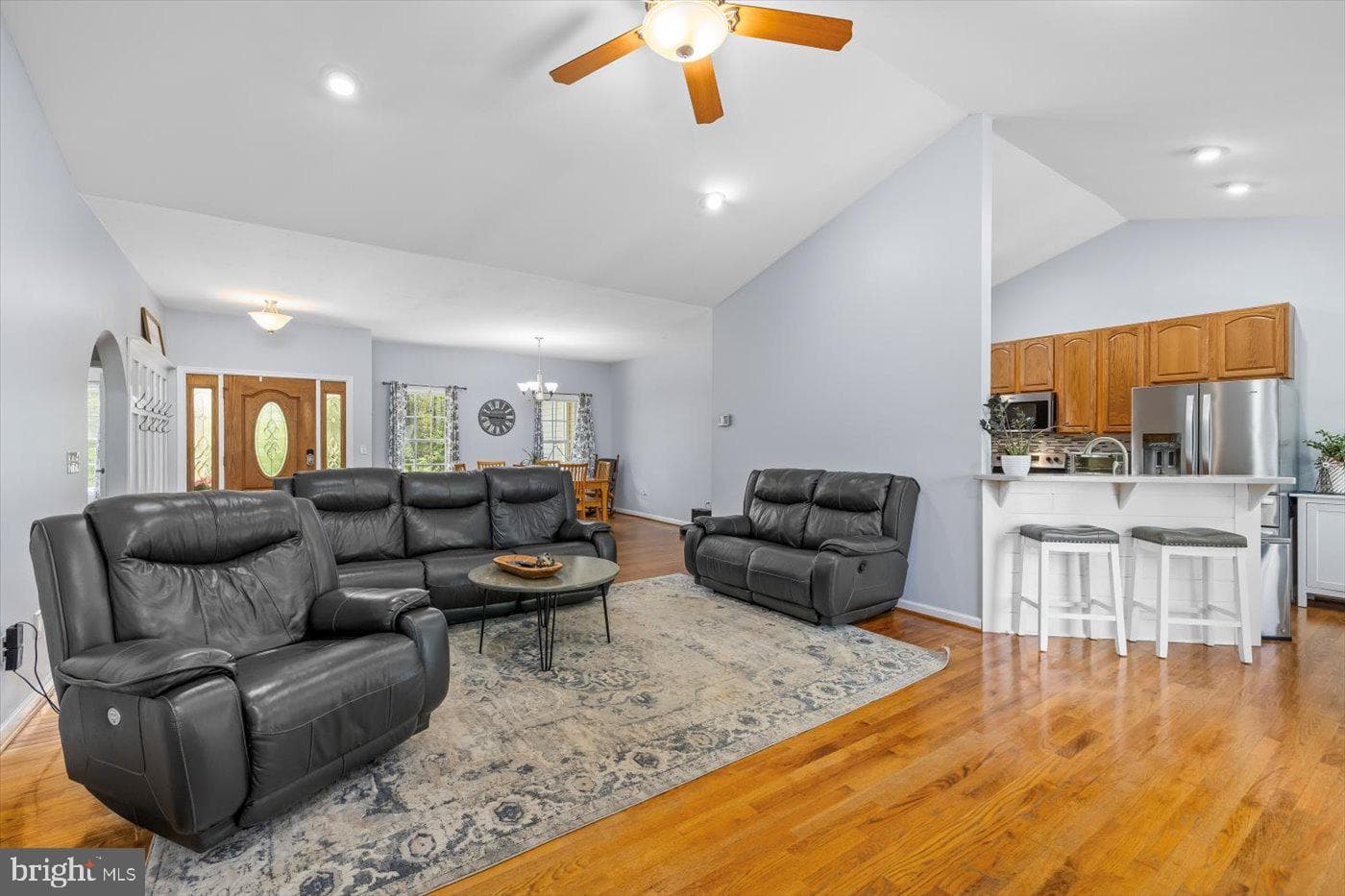 279 Carriage Lane photo 10