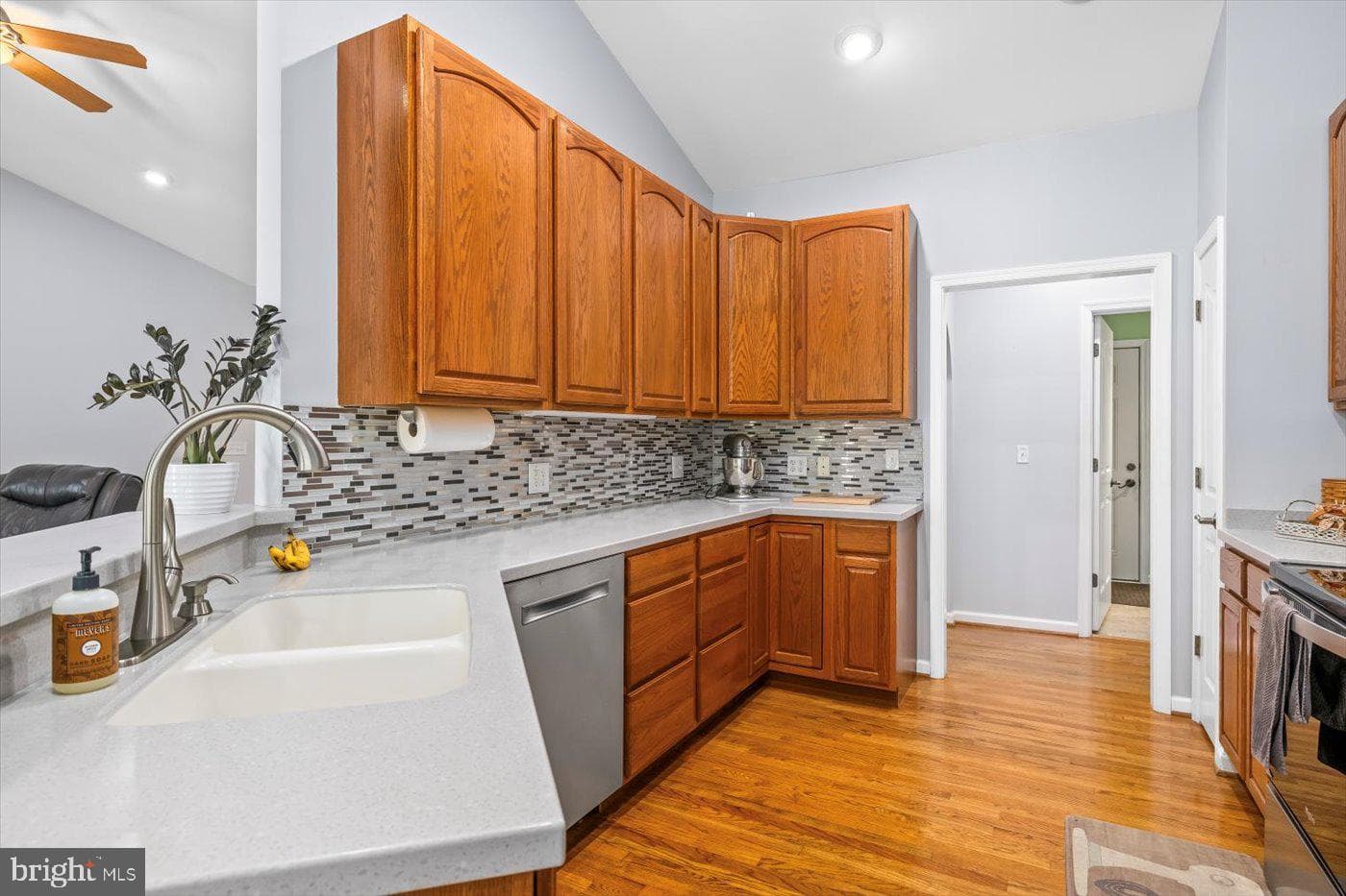 279 Carriage Lane photo 14
