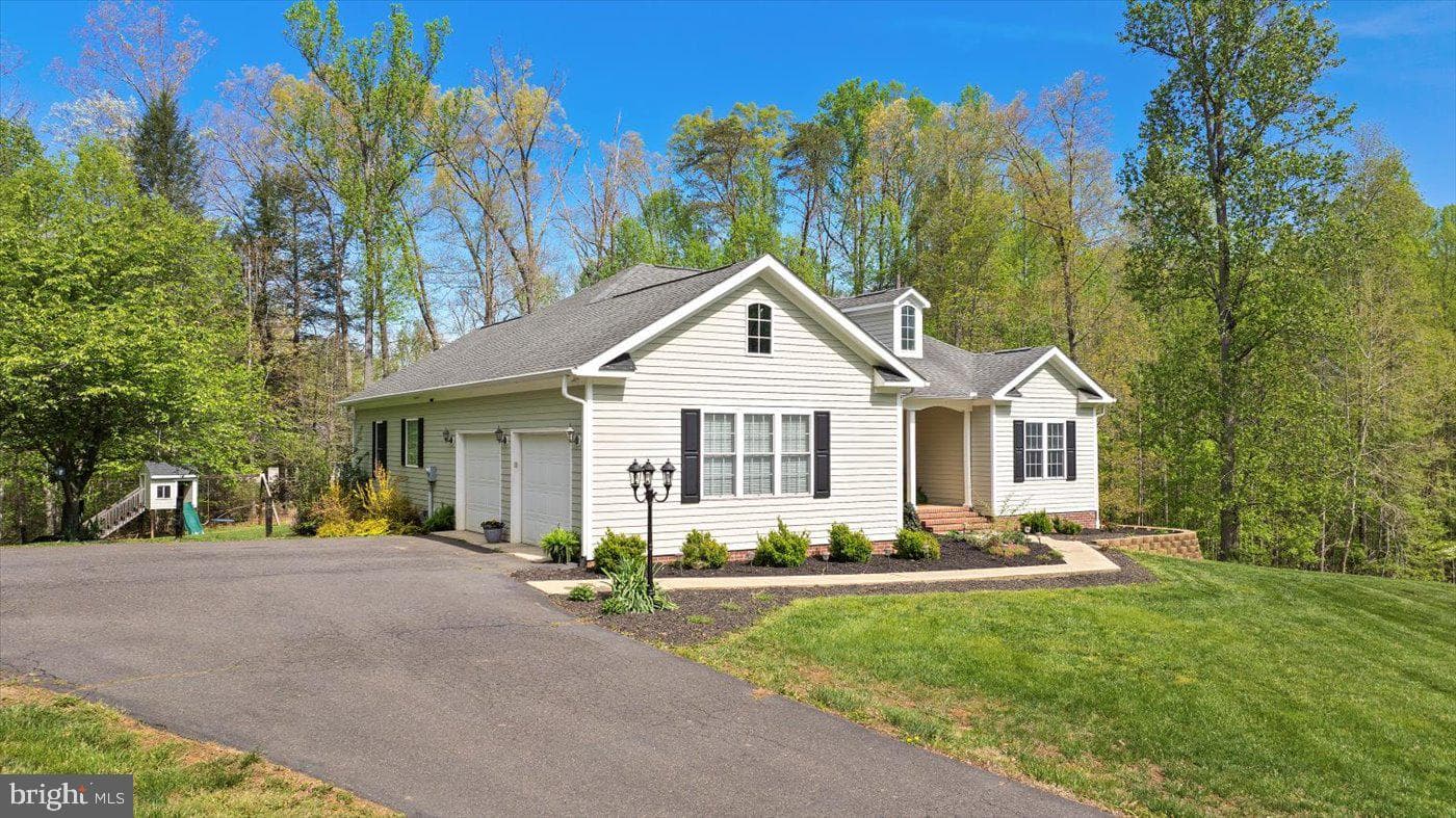 279 Carriage Lane photo 34