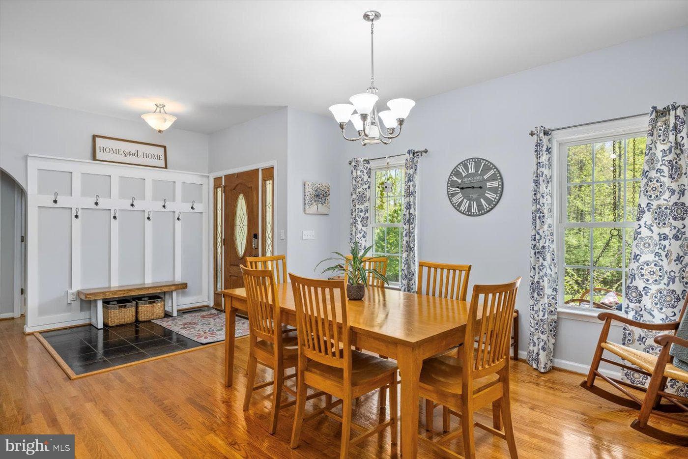 279 Carriage Lane photo 4