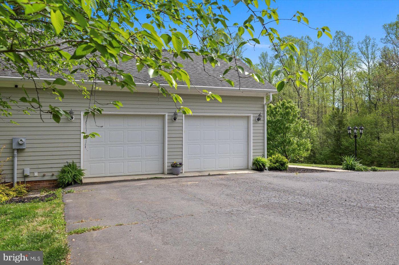 279 Carriage Lane photo 49