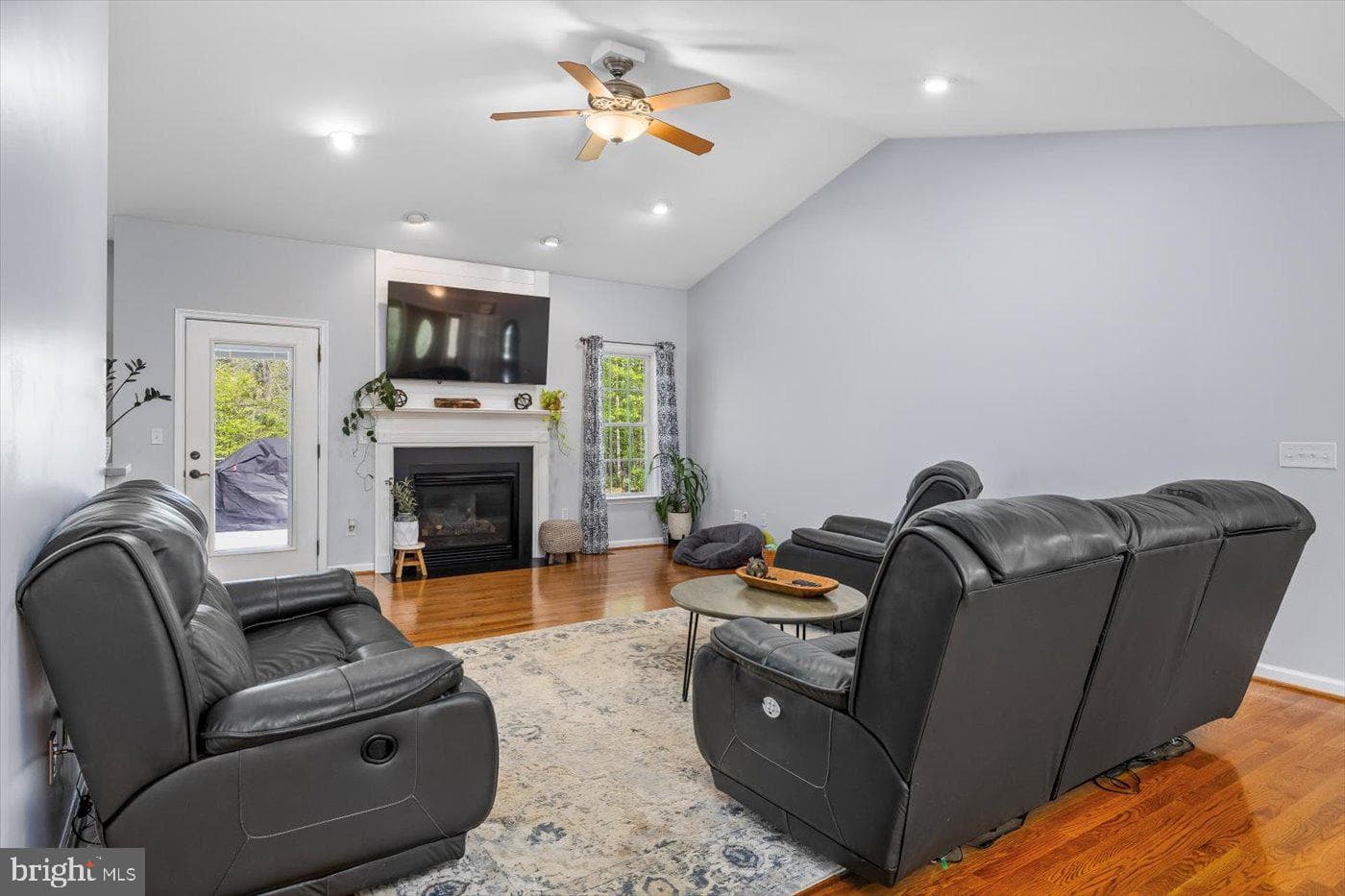 279 Carriage Lane photo 9