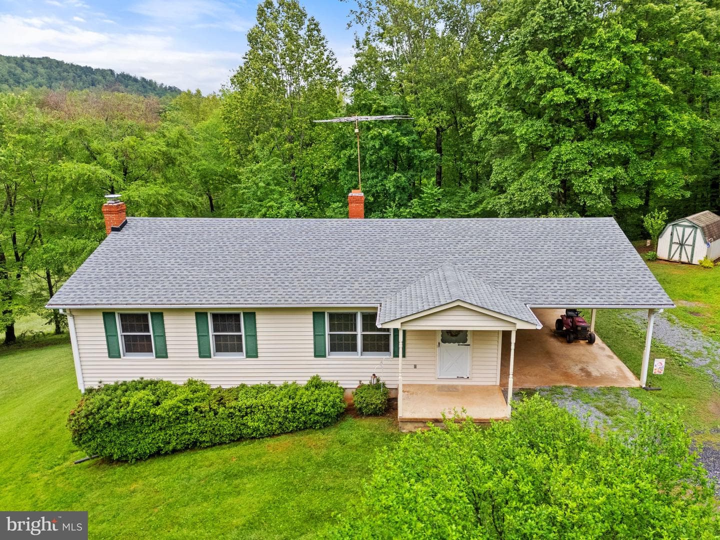 247 Rocky Hill Lane photo 2