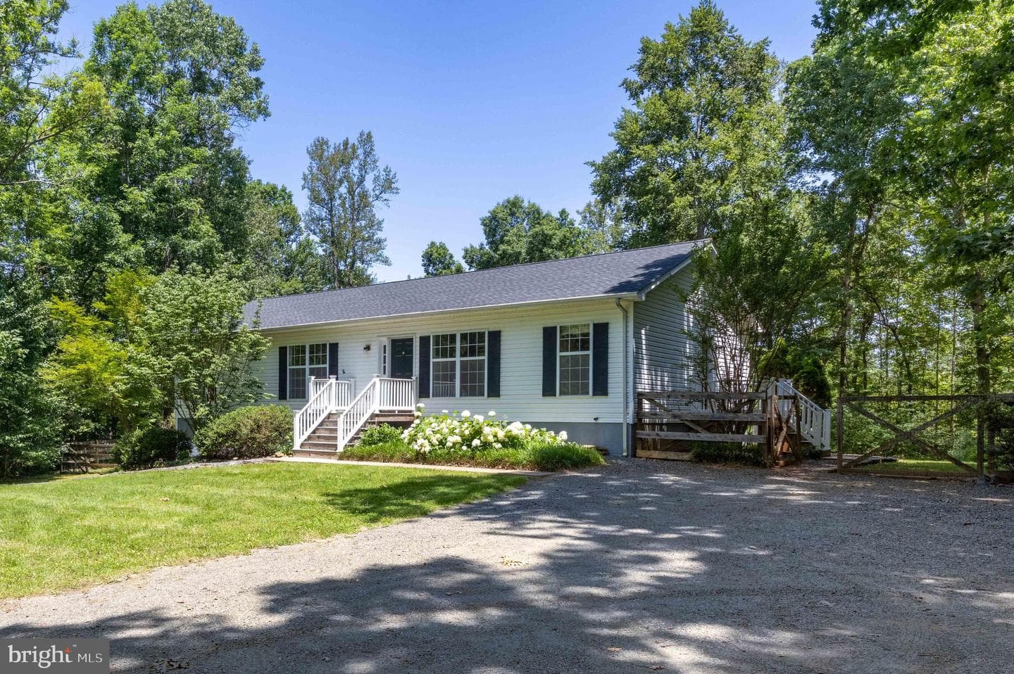 573 Liberty Lane photo 2
