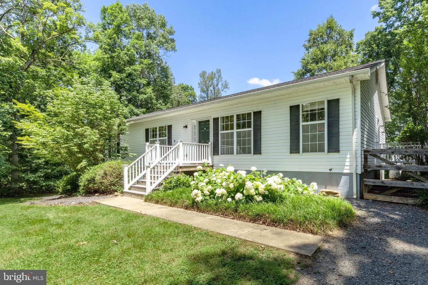 573 Liberty Lane photo 3