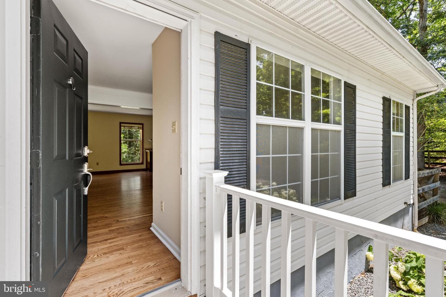 573 Liberty Lane photo 4