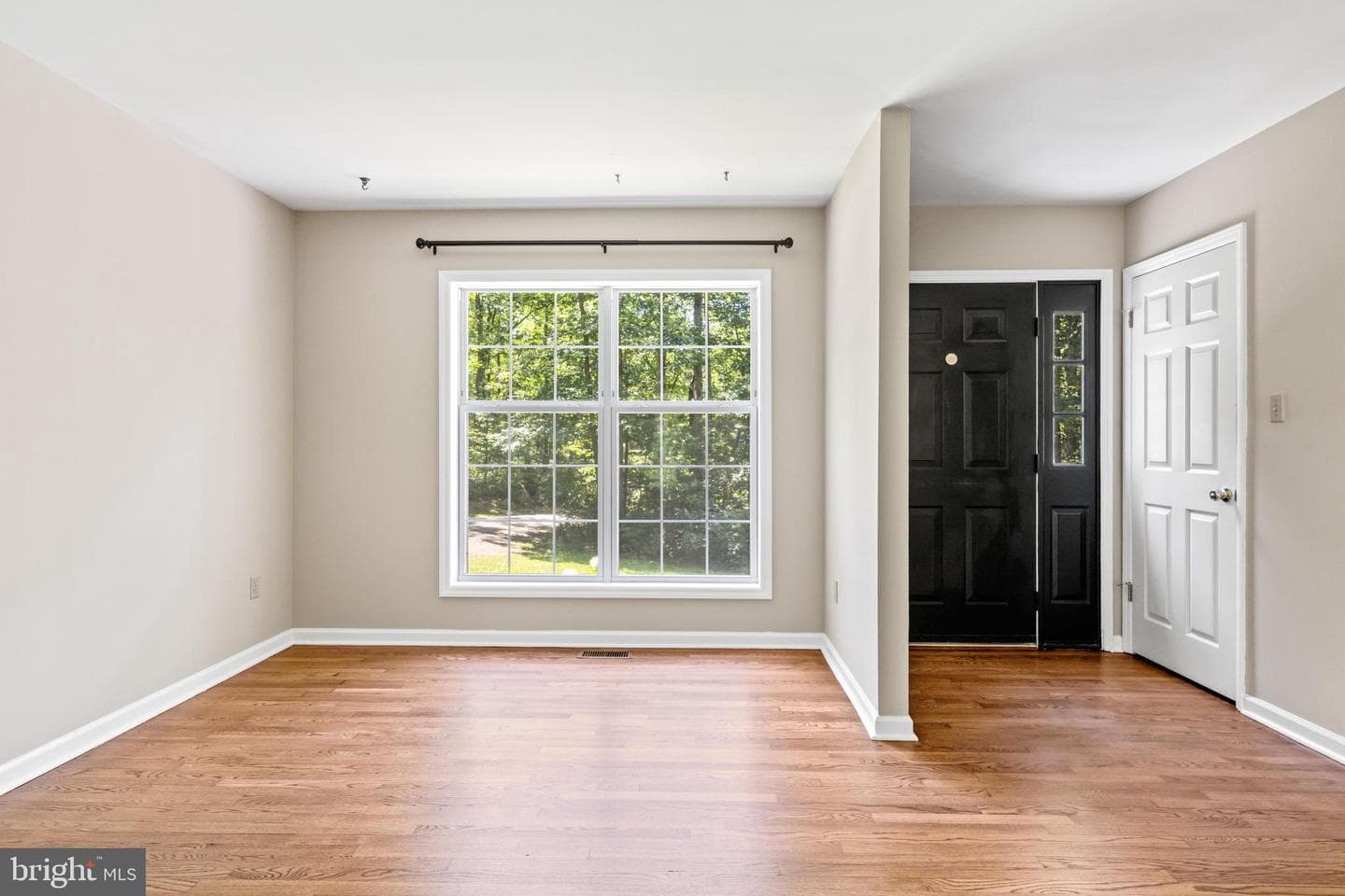573 Liberty Lane photo 7