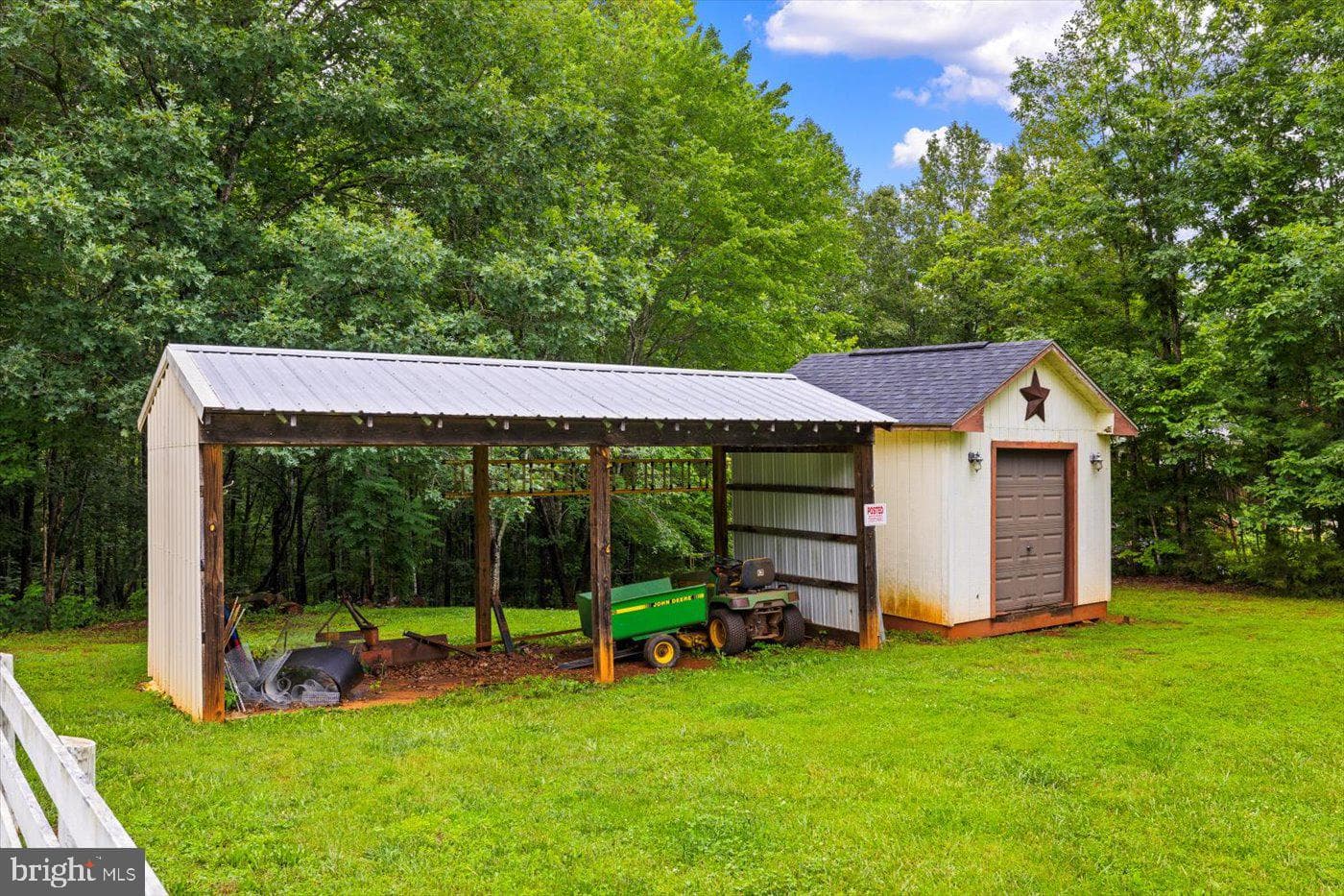 319 Fox Hunters Lane photo 11