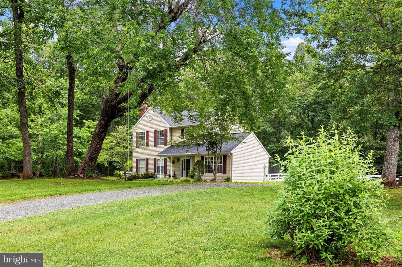 319 Fox Hunters Lane photo 2